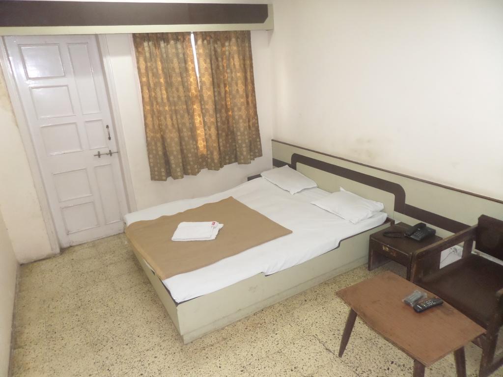 Hotel Shilpa Nashik Rum bild